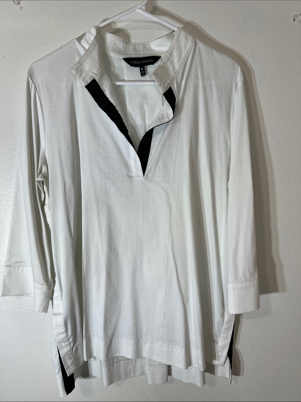 Ming Wang White Long-Sleeve Button Down Shirt with Black Trim